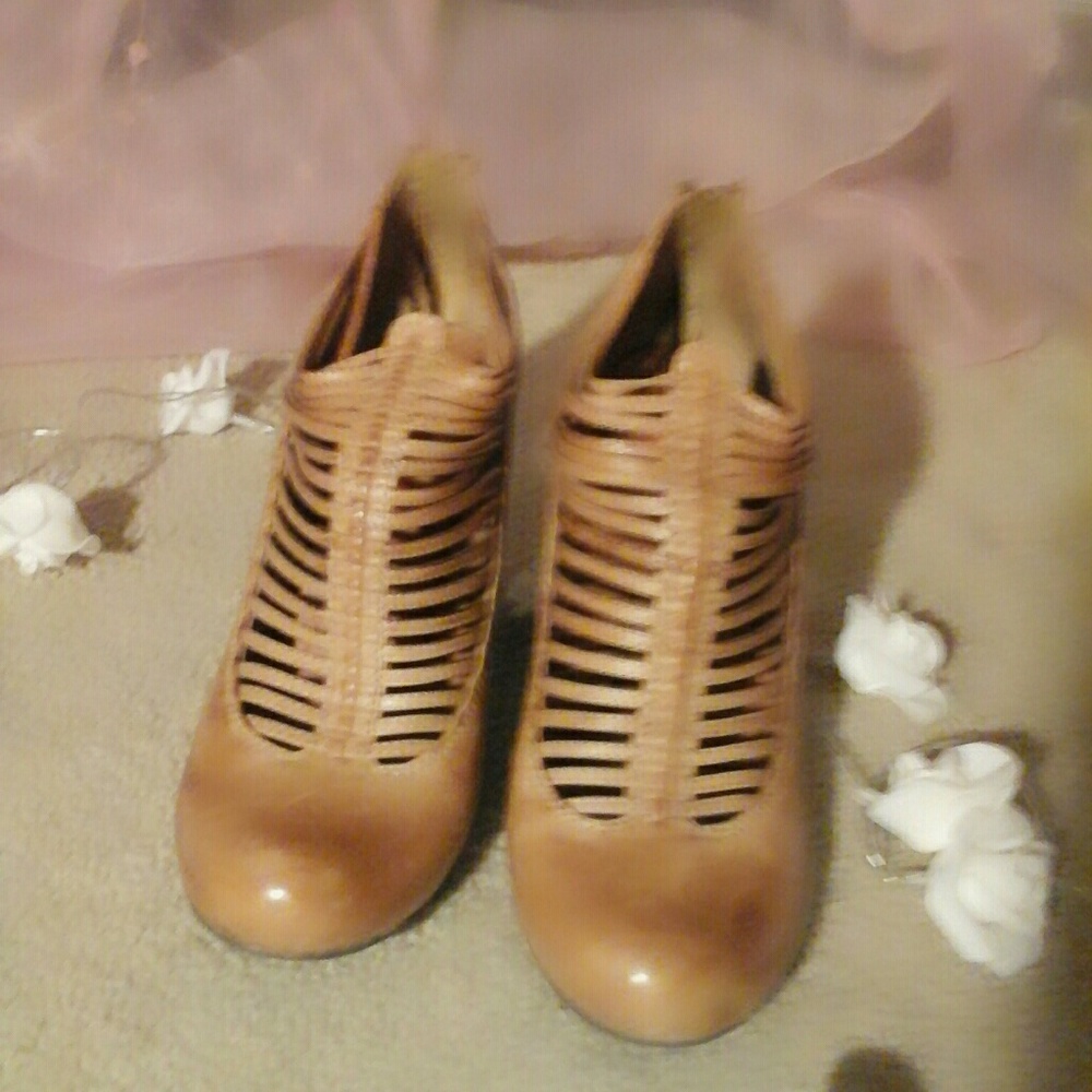 Miz Mooz Caged Bootie sz 7